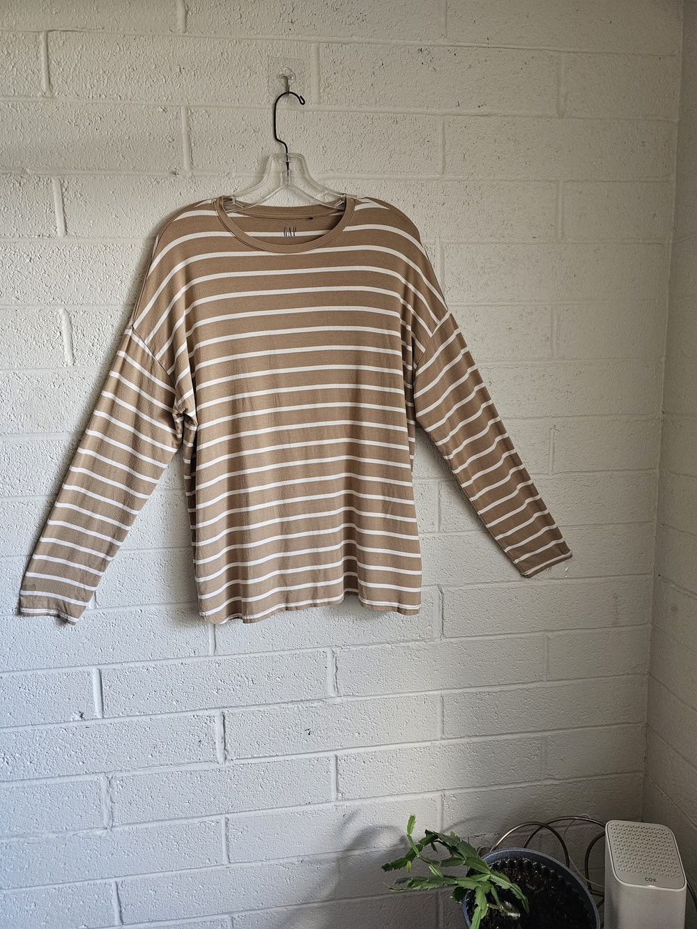 Title para Poshmark:
GAP Striped Long Sleeve Top Beige White Casual Pullover Siz